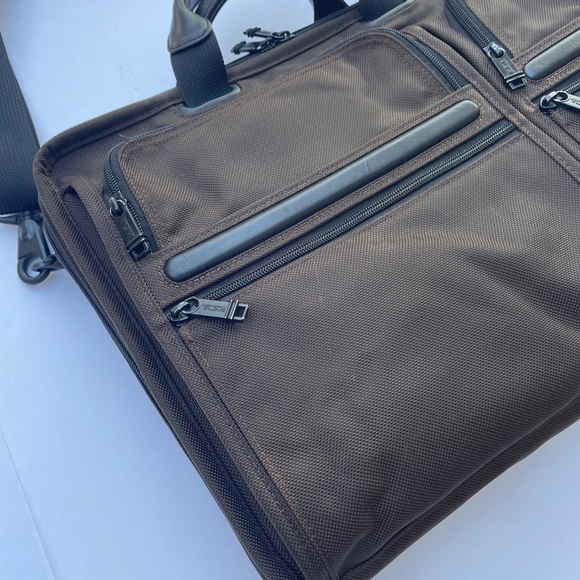 TUMI brown nylon large screen laptop case 17” - Picture 3 of 11